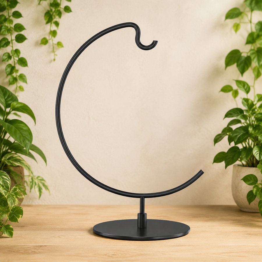 The Crescent Frame